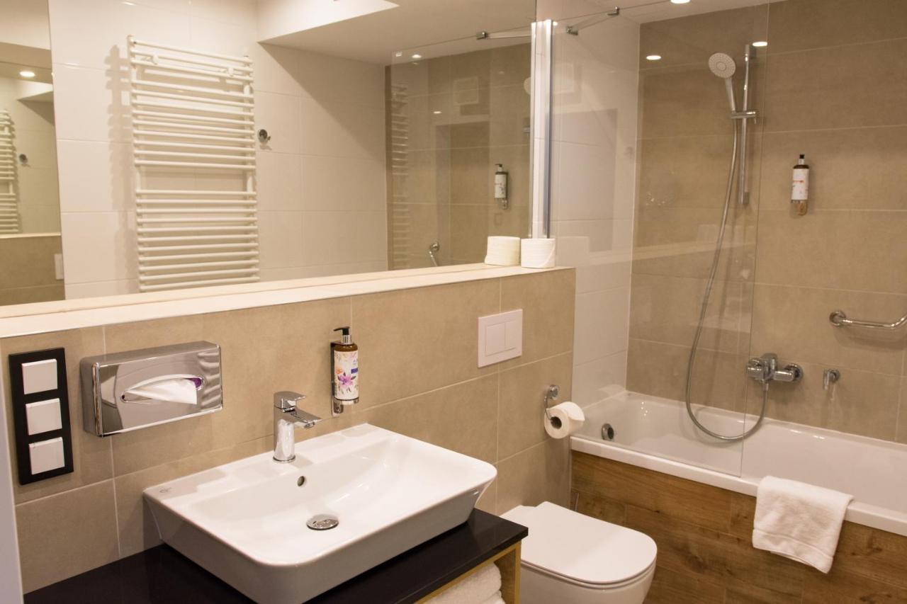 Aparthotel Termy Uniejow Ngoại thất bức ảnh
